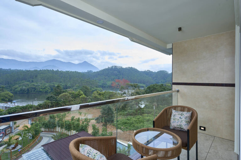 Eve Munnar, Premium Room with Lake View