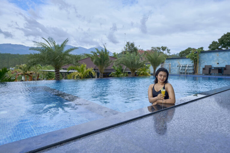 Eve Munnar. Swimming Pool